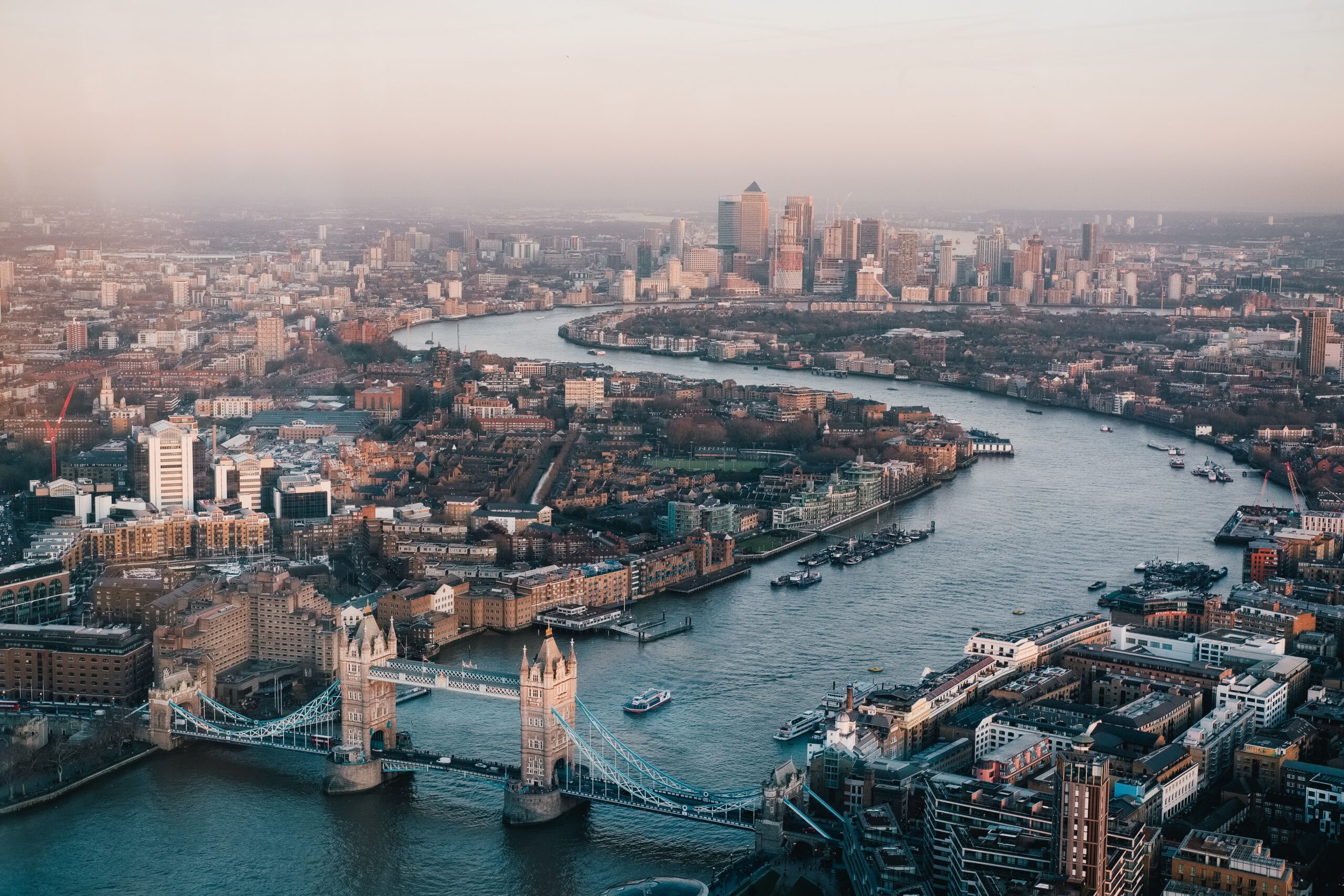 benjamin-davies-Oja2ty_9ZLM-unsplash London