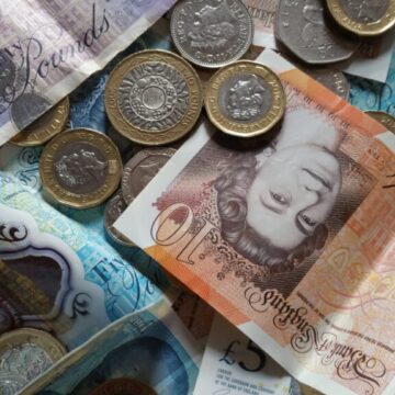 Retail union calls on Low Pay Commission to be ambitious on minimum wage rates | Consensus HR in Herts & Beds